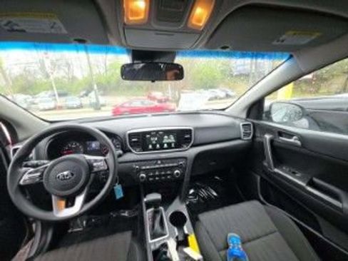 Used 2022 Kia Sportage LX image 8