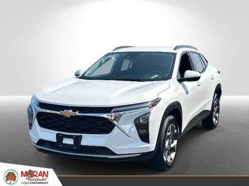 Used 2025 Chevrolet Trax LT w/ Driver Confidence Package FWD image 1