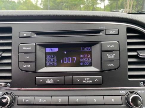 Used 2017 Hyundai Elantra SE FWD image 12