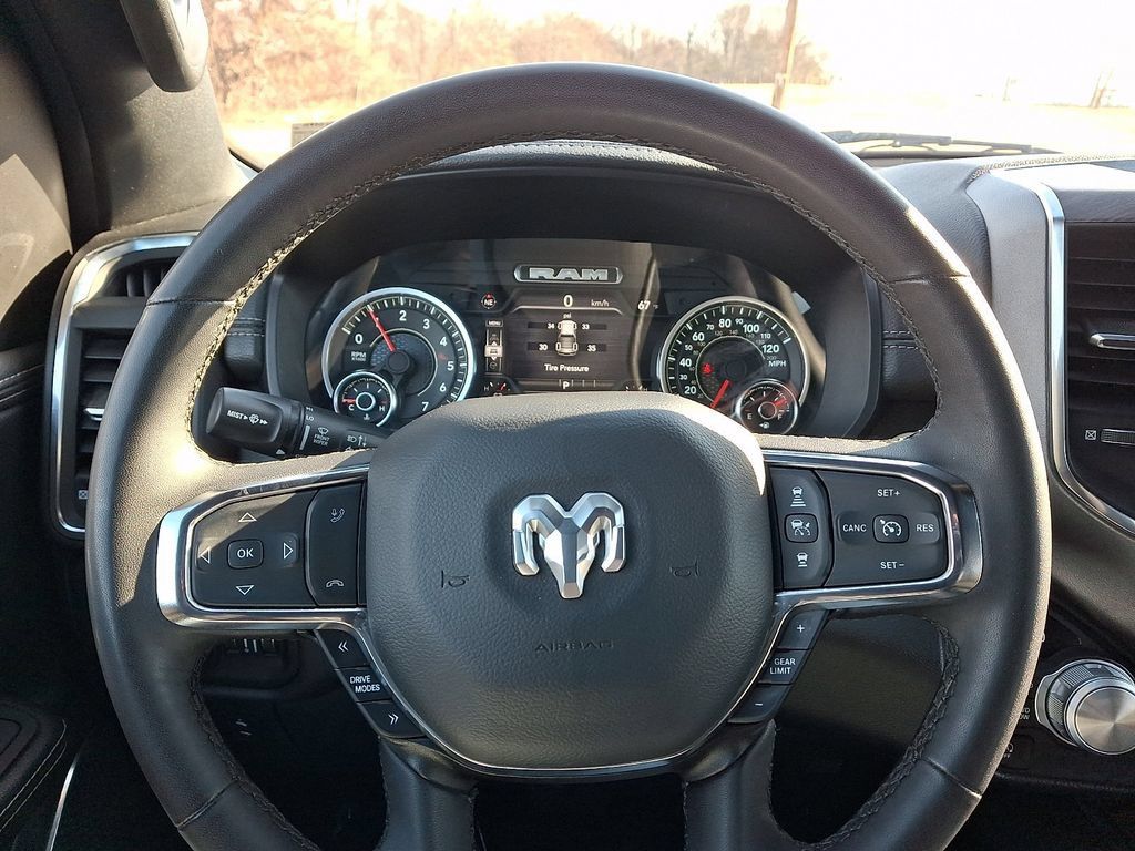 Used 2025 RAM 1500 Laramie AWD/4WD image 7