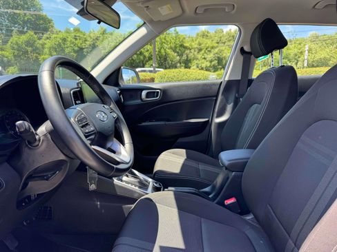 Used 2021 Hyundai Venue SEL FWD image 9