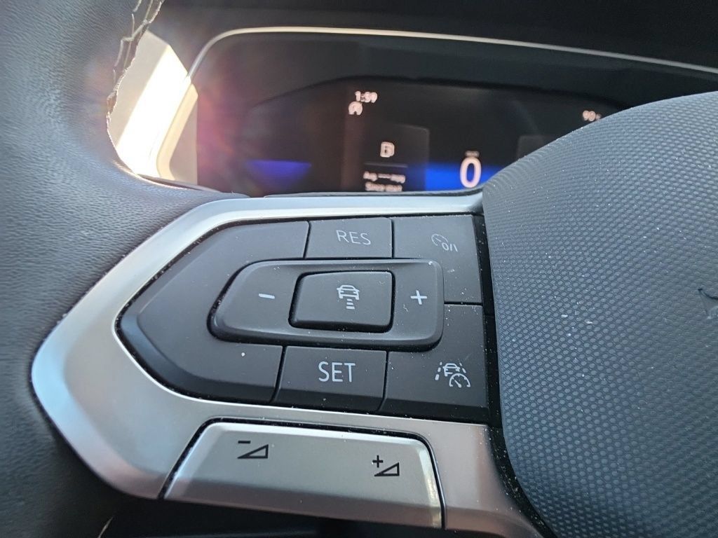 Certified 2023 Volkswagen Tiguan SE FWD image 19