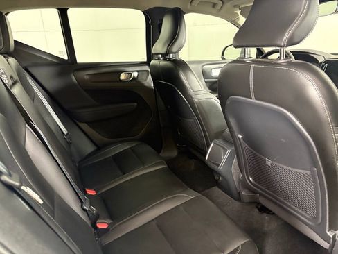 Used 2021 Volvo XC40 T5 Momentum AWD/4WD image 17