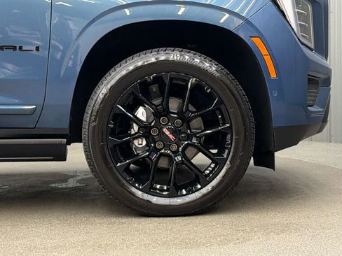Used 2026 GMC Yukon Denali w/ Sun & Power Step Package image 10