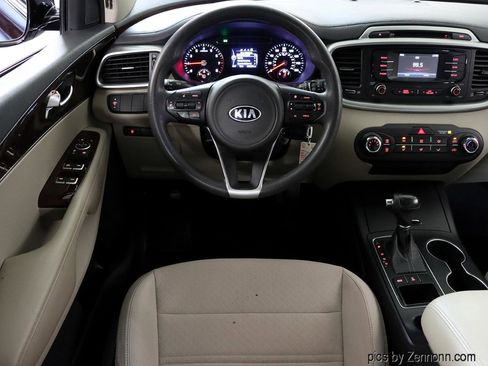 Used 2017 Kia Sorento AWD image 15