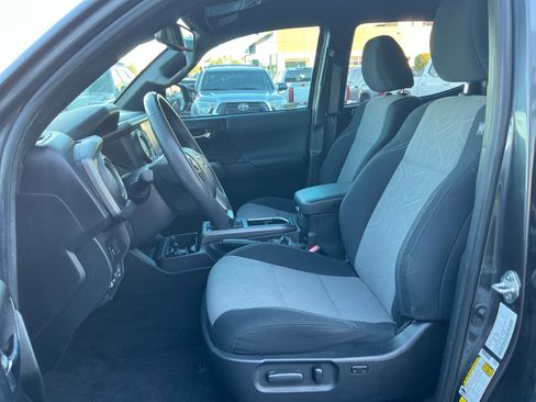 Certified 2022 Toyota Tacoma TRD Off-Road image 14