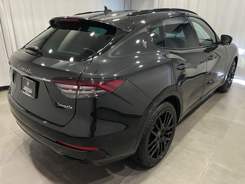 Used 2022 Maserati Levante GT AWD/4WD image 6