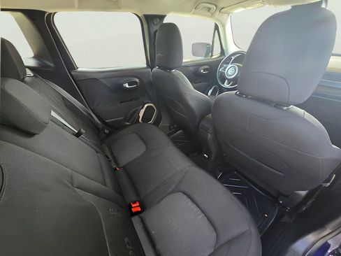 Used 2017 Jeep Renegade Latitude AWD/4WD image 9