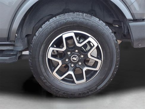Used 2023 Ford Bronco Outer Banks image 3