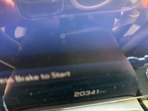 Used 2025 Chevrolet Suburban Z71 image 28