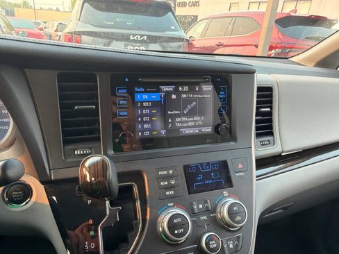 Used 2017 Toyota Sienna XLE Premium w/ Outdoor Package AWD/4WD image 8