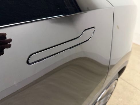 Used 2022 Tesla Model Y Performance image 38