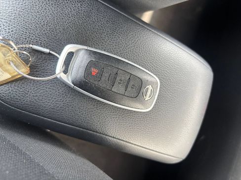 Used 2025 Nissan Versa SV FWD image 20