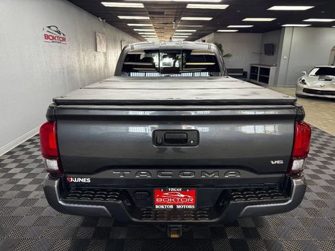 Used 2018 Toyota Tacoma TRD Sport AWD/4WD image 13