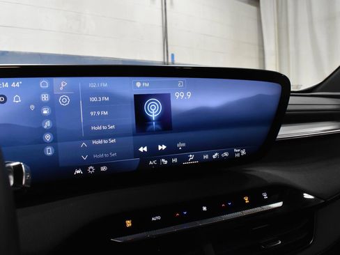 Used 2025 Buick Enclave Preferred image 20