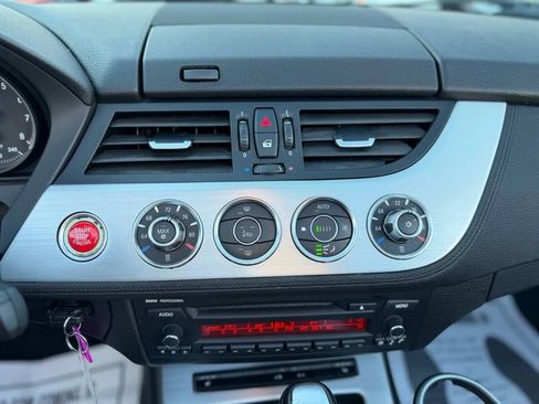 Used 2009 BMW Z4 sDrive30i image 37