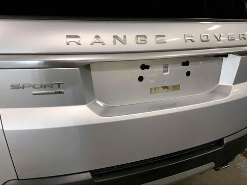 Used 2016 Land Rover Range Rover Sport SE AWD/4WD image 31