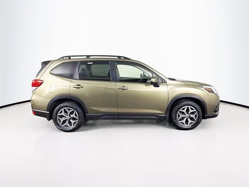 Used 2024 Subaru Forester Premium image 8