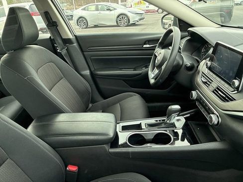 Used 2024 Nissan Altima 2.5 SV image 19