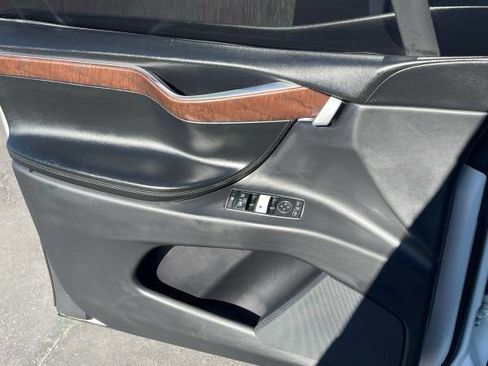 Used 2016 Tesla Model X 90D image 9