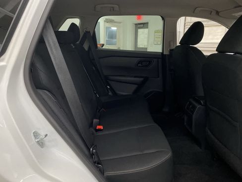 Used 2024 Nissan Rogue S AWD/4WD image 17