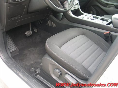 Used 2024 Ford Edge SE w/ Black Appearance Package AWD/4WD image 4