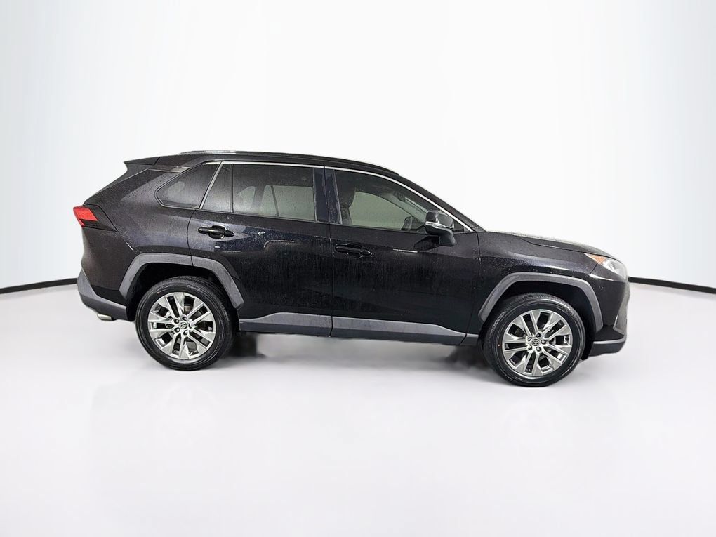 Used 2021 Toyota RAV4 XLE Premium FWD image 11
