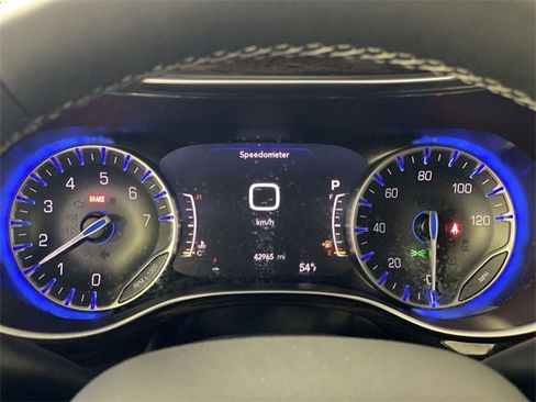 Used 2024 Chrysler Pacifica Limited image 17