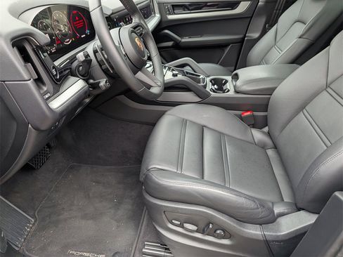 Certified 2025 Porsche Cayenne image 26