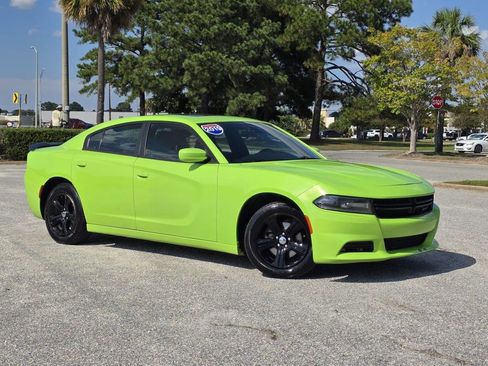 Used 2019 Dodge Charger SXT image 1