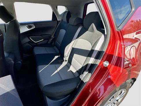 Certified 2020 Kia Soul LX image 21
