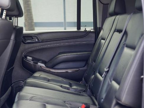 Used 2020 Chevrolet Suburban LT RWD image 14