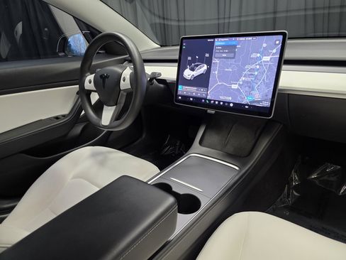 Used 2021 Tesla Model 3 Standard Range Plus image 33