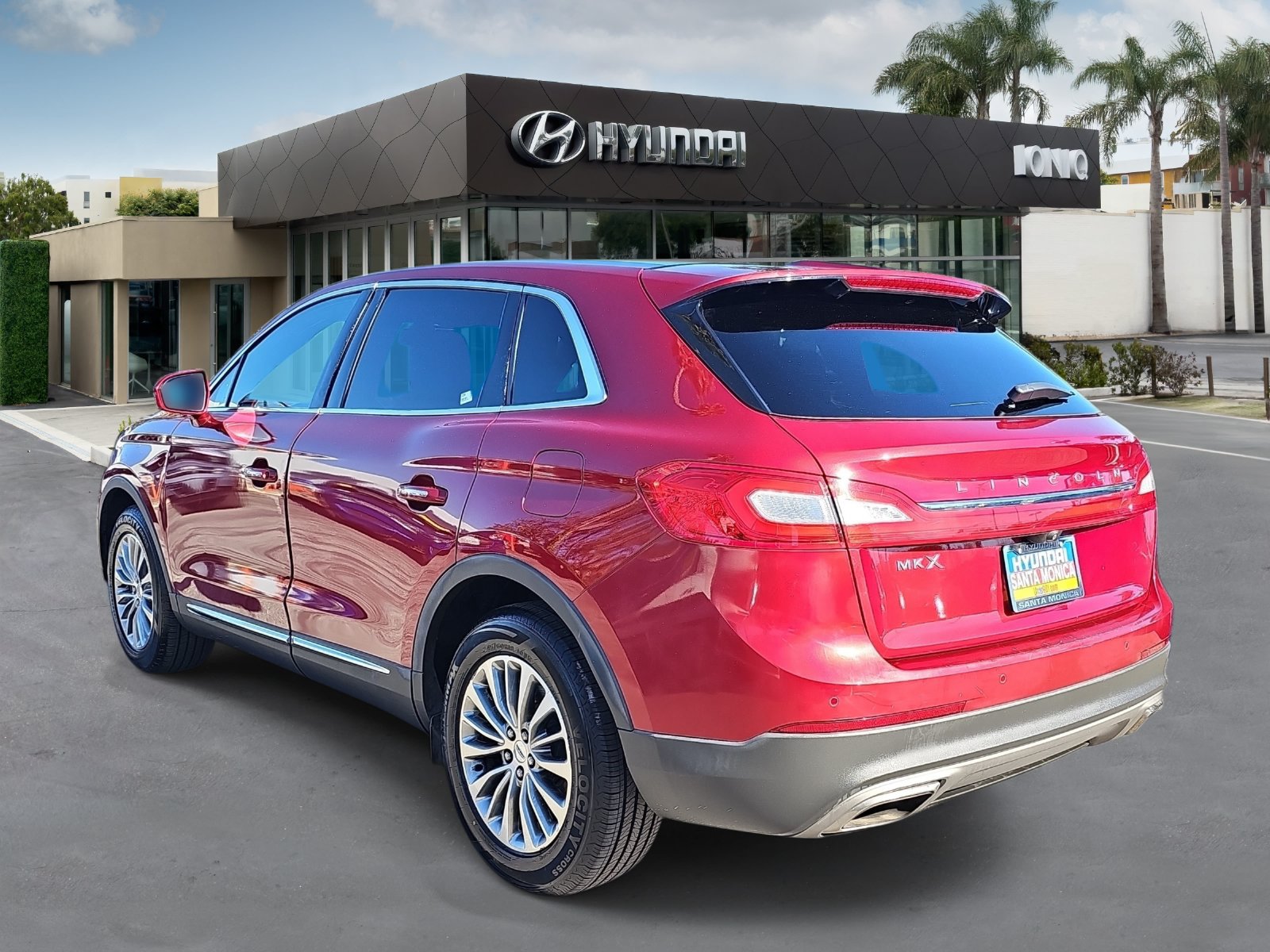 Used 2016 Lincoln MKX Select w/ Select Plus Package FWD image 5