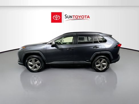 Used 2021 Toyota RAV4 XLE Premium image 7