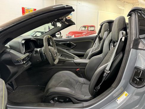 Used 2024 Chevrolet Corvette Stingray Premium Conv w/ Z51 Performance Package RWD image 12