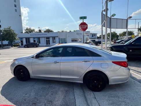Used 2011 Hyundai Sonata SE w/ Navigation & Sunroof Pkg 4 FWD image 9