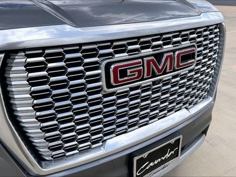 Used 2021 GMC Yukon Denali w/ Denali Premium Package image 33
