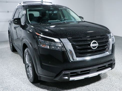 Used 2025 Nissan Pathfinder SL w/ SL Premium Package AWD/4WD image 5