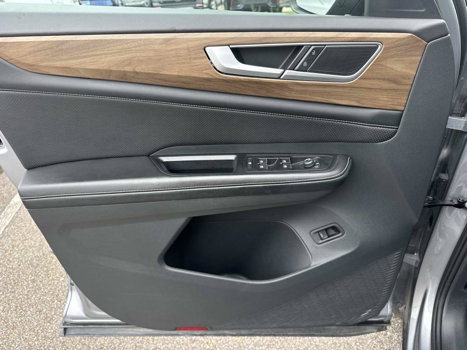 Used 2024 Volkswagen Atlas SE FWD image 19