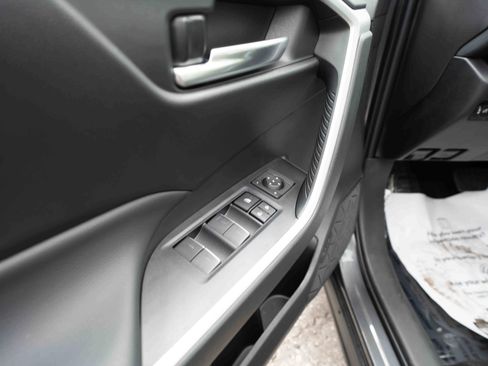 Used 2025 Toyota RAV4 XLE w/ Convenience Package image 7