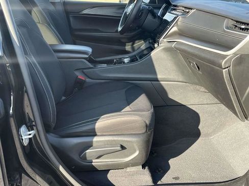 Used 2023 Jeep Grand Cherokee Laredo image 23