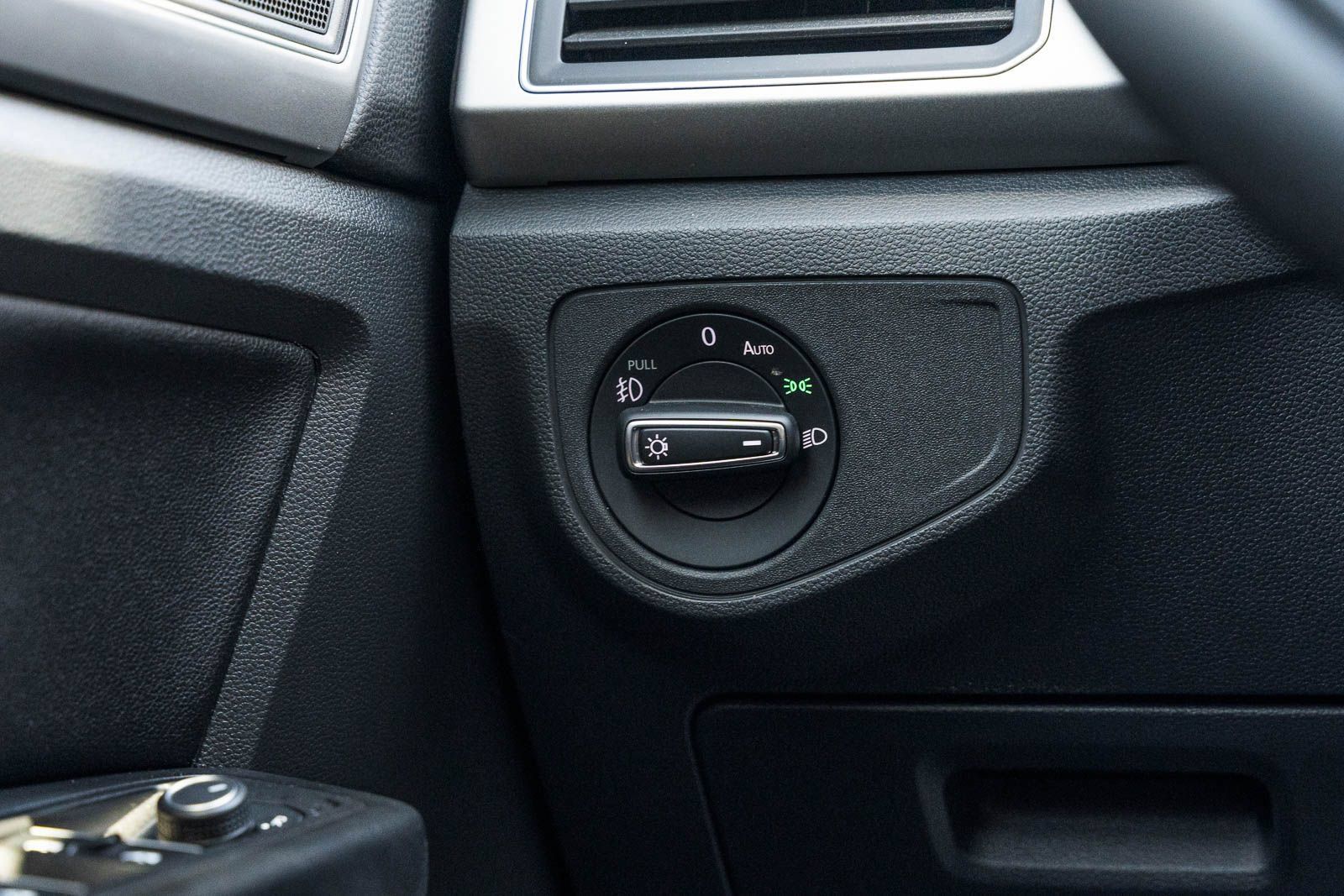Used 2019 Volkswagen Atlas SE w/ Panoramic Sunroof Package FWD image 28