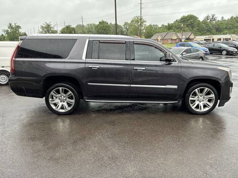 Used 2017 Cadillac Escalade ESV Luxury AWD/4WD image 6