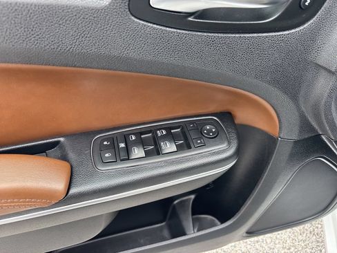 Used 2018 Chrysler 300 C w/ Safetytec Plus Group RWD image 12