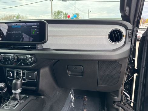 Used 2024 Jeep Wrangler Unlimited Sport AWD/4WD image 29