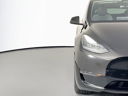 Used 2025 Tesla Model Y Long Range image 12