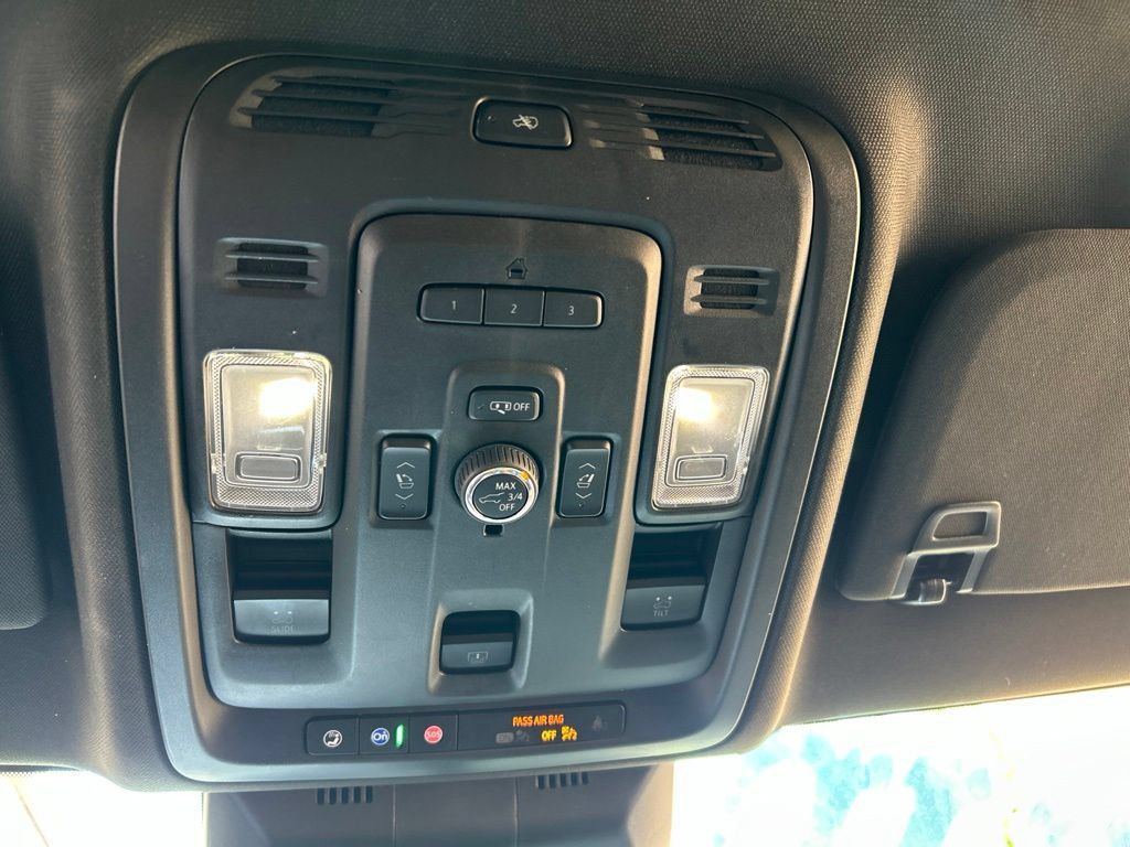 Used 2023 Cadillac Escalade ESV Premium Luxury RWD image 20