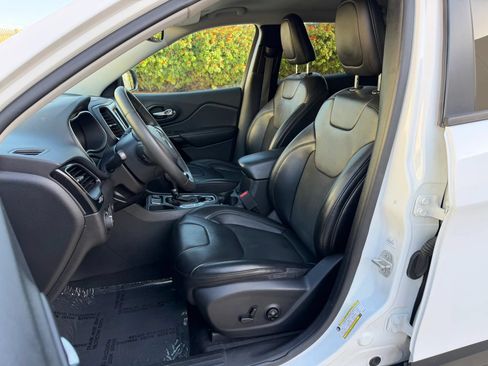 Used 2020 Jeep Cherokee Latitude Plus FWD image 9