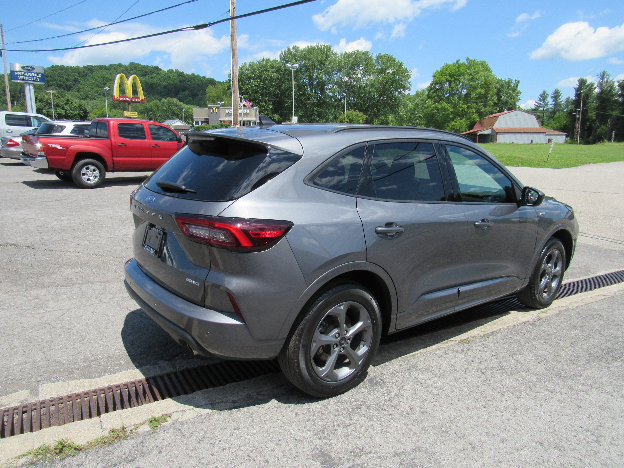 Used 2024 Ford Escape ST-Line w/ Tech Pack #1 AWD/4WD image 6